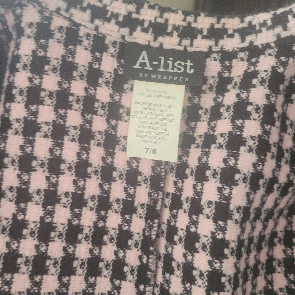 Elegant Women's Pink and Black Houndstooth Blazer - Picture 4 of 7